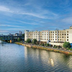 Hampton Inn&Suites Newark-Harrison-Riverwalk